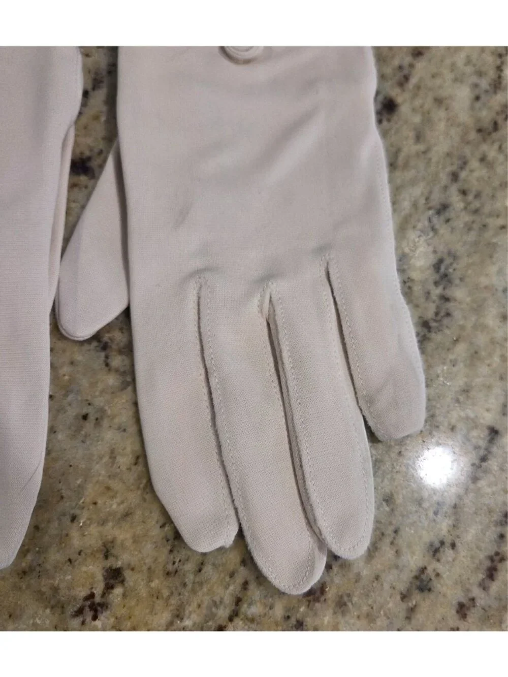 Vintage Womens One Size Fits All Beige Nylon Stretch Formal Short Gloves Knotch